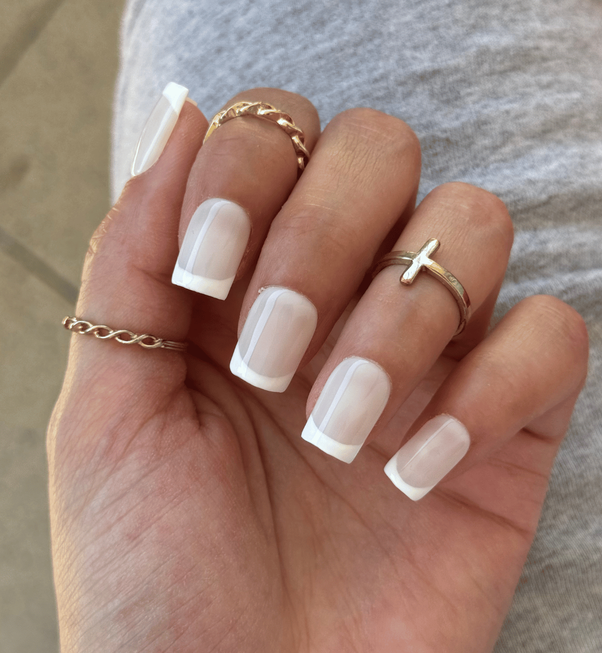 FAUX ONGLES FRENCH MILKY CARRÉ COURT
