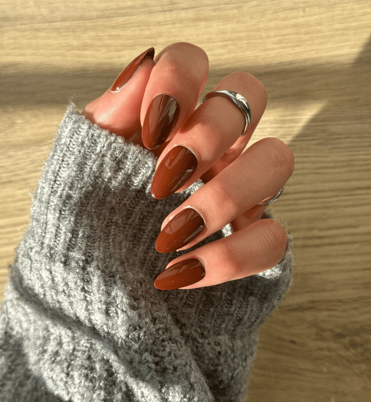 FAUX ONGLES MARRONS CACAO AMANDES MÉDIUM