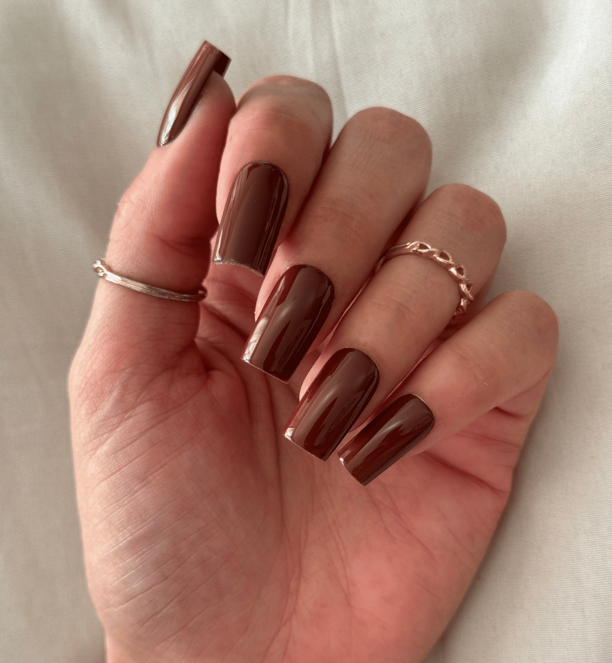 FAUX ONGLES MARRONS CACAO CARRÉS MÉDIUM