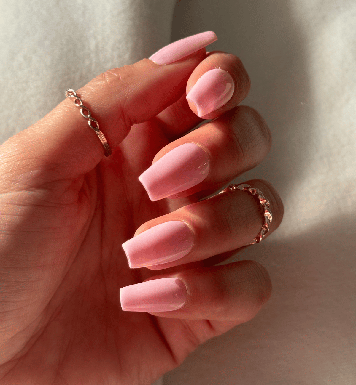 FAUX ONGLES ROSES PÂLES COFFINS MÉDIUM