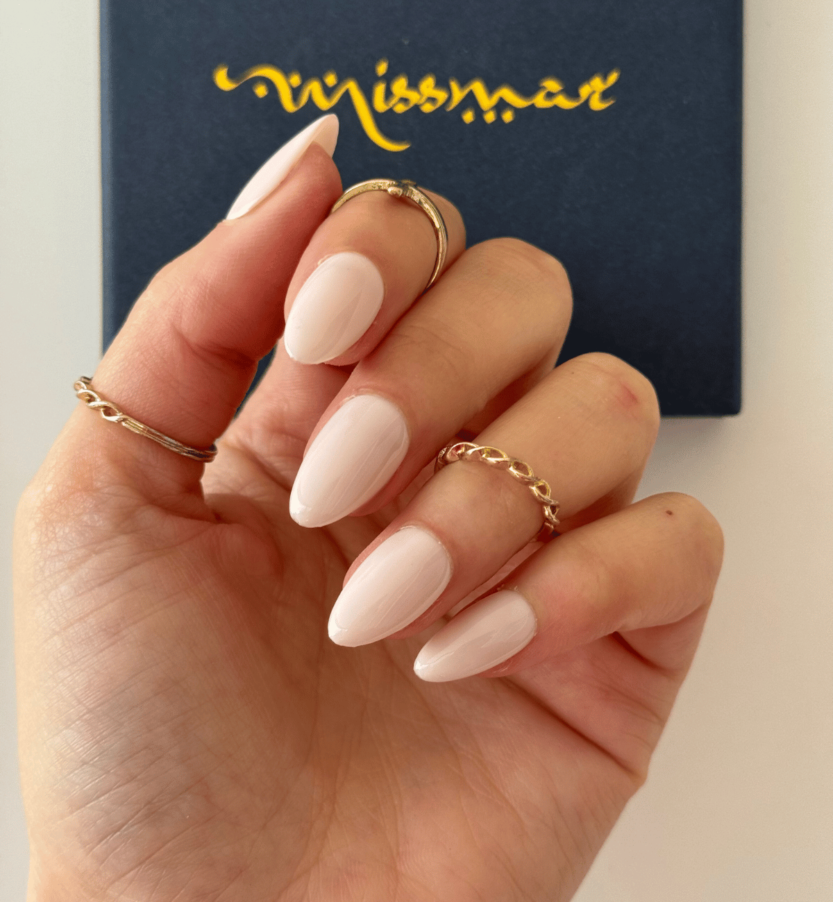 FAUX ONGLES CREAMY AMANDES MÉDIUM