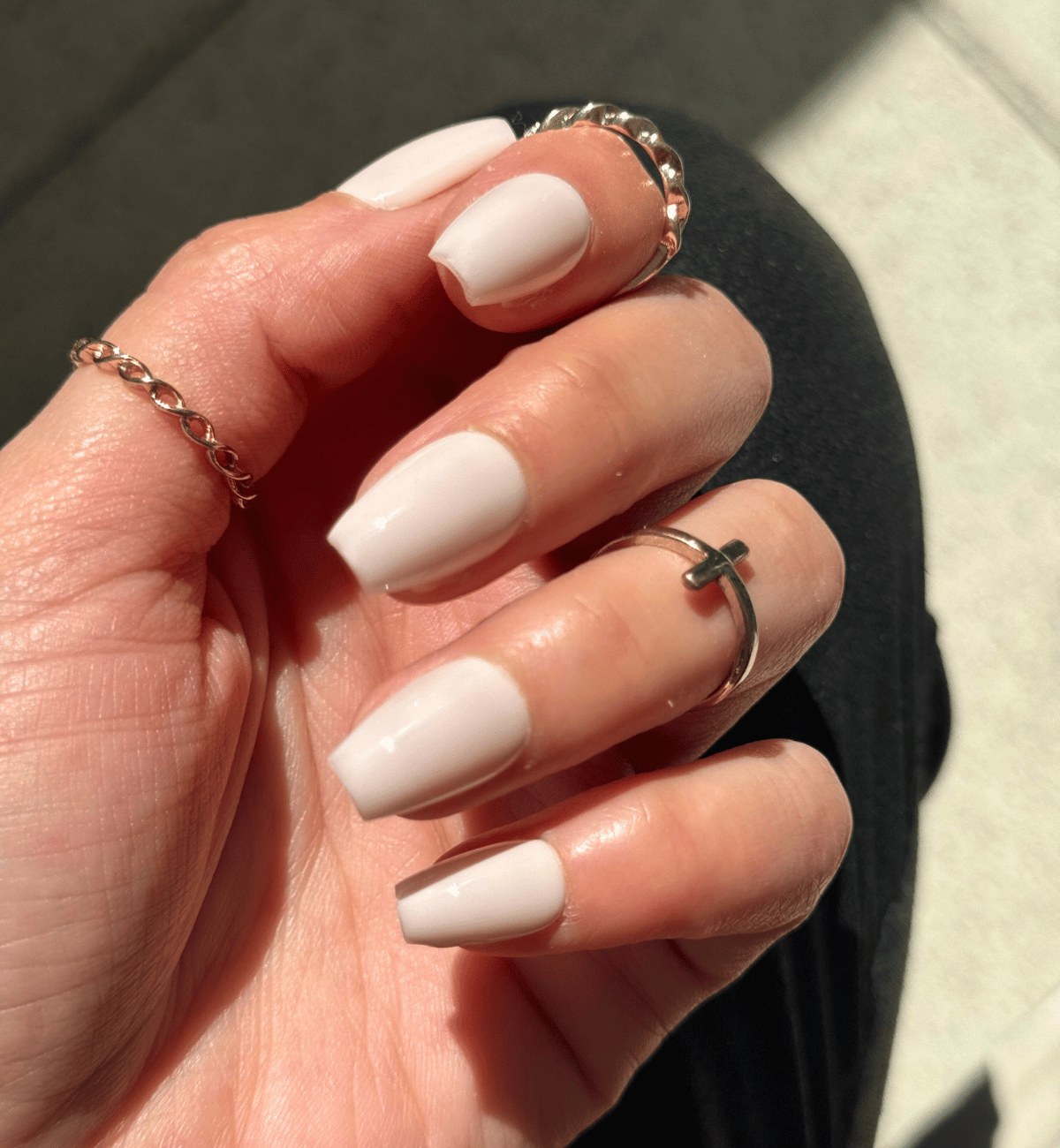 FAUX ONGLES CREAMY COFFIN COURT