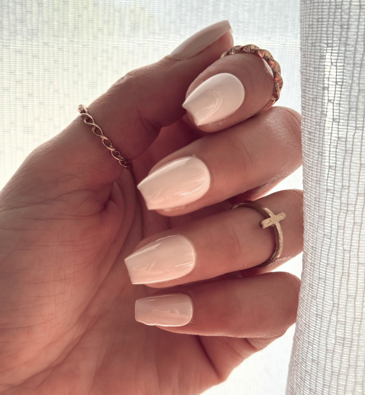 FAUX ONGLES CREAMY COFFIN COURT
