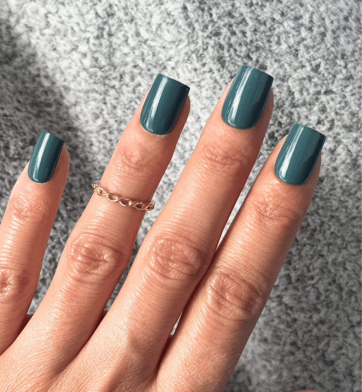 FAUX ONGLES VERTS OCÉAN CARRÉS COURTS