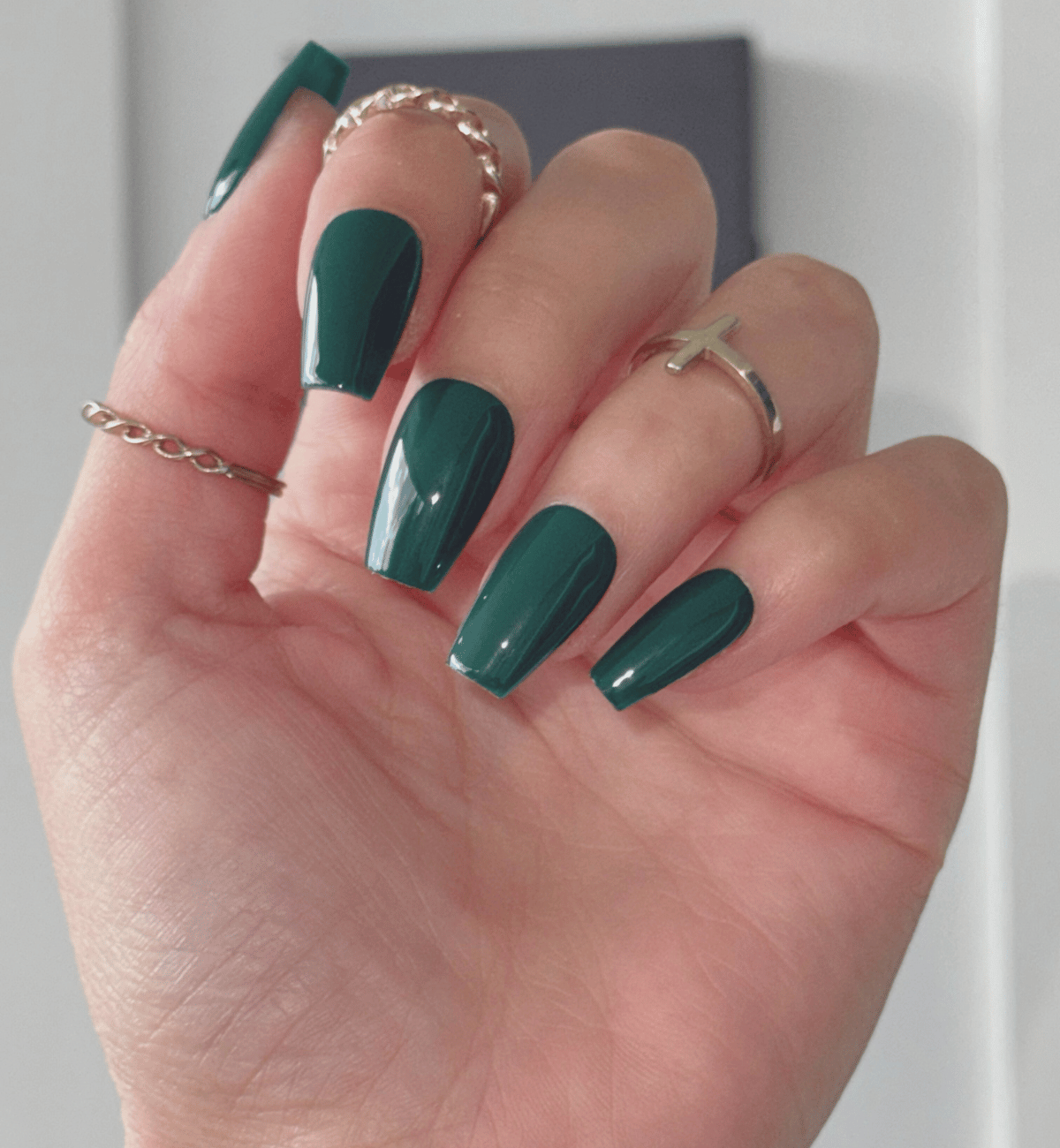 FAUX ONGLES VERTS SAPIN COFFINS MÉDIUM