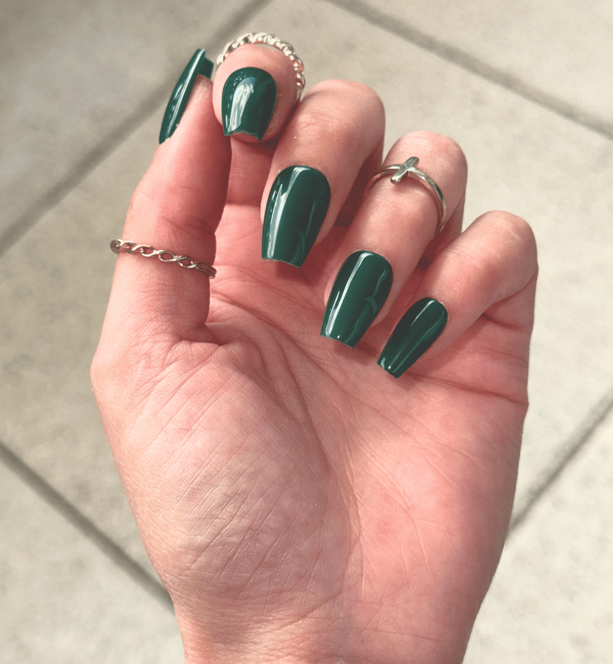 FAUX ONGLES VERTS SAPIN COFFINS MÉDIUM