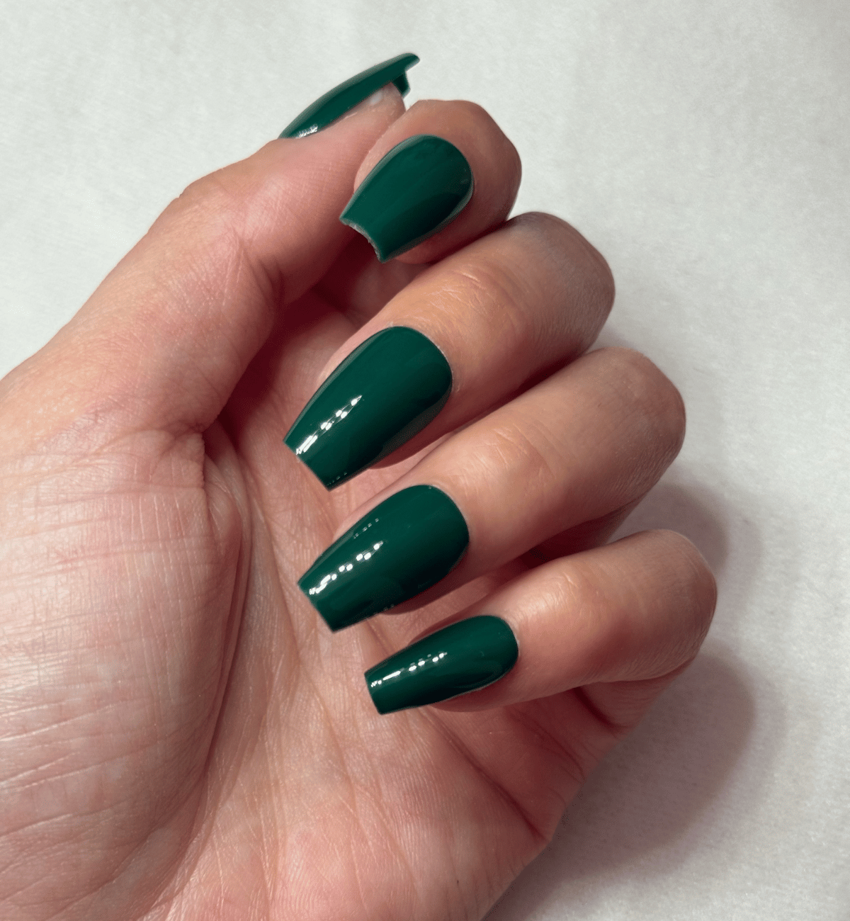 FAUX ONGLES VERTS SAPIN COFFINS MÉDIUM